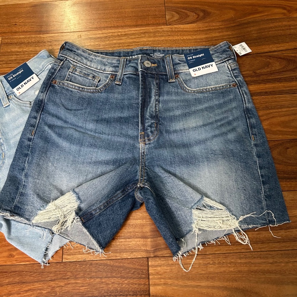 Old Navy Womens OG Straight High Rise Distressed Denim Shorts Size 6 - Picture 2 of 10